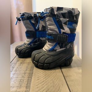 GUC Sorel snow boots 5T 💙